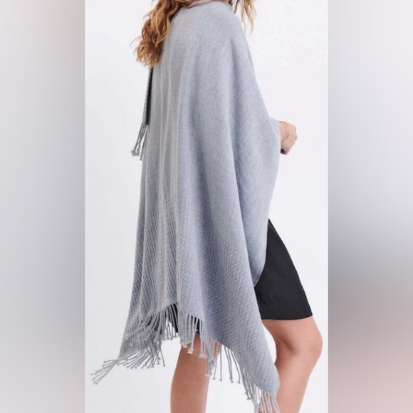 Mer-Sea NWT Fog Gray Travel Wrap With Matching Bag. - Picture 13 of 16